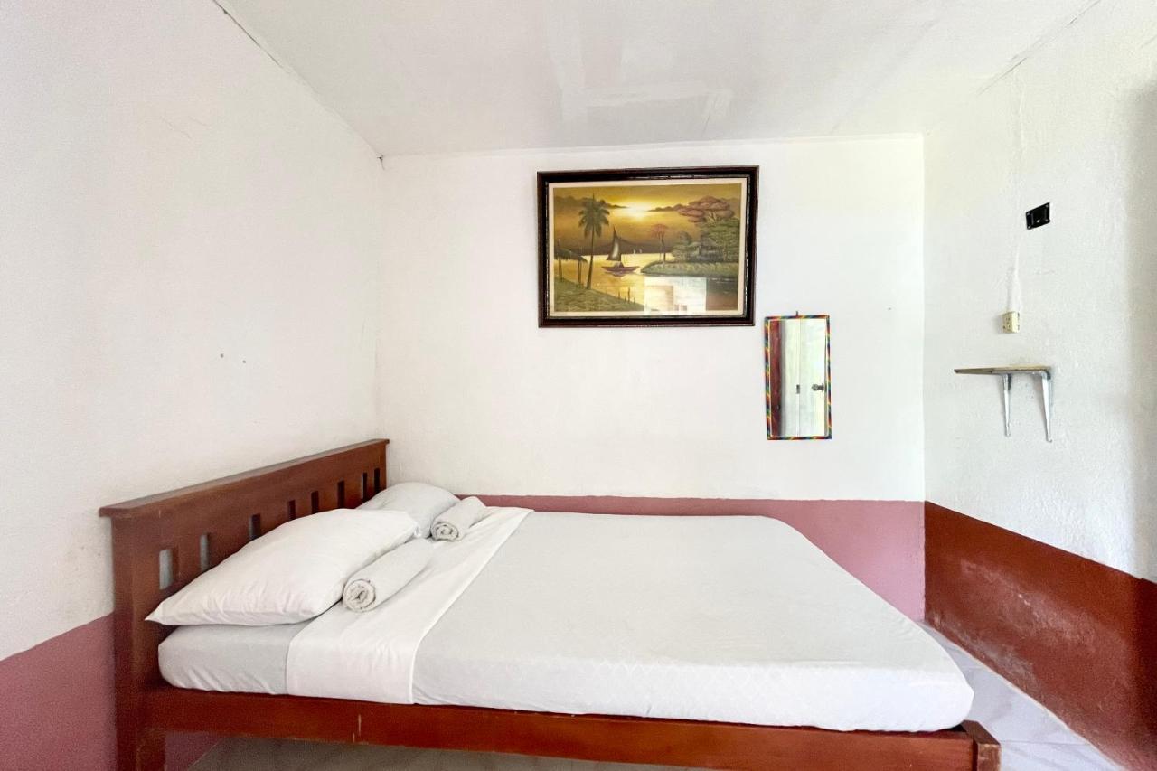 Oyo 899 Merie Diz Sunrise Beach Resort ออสลอบ ภายนอก รูปภาพ