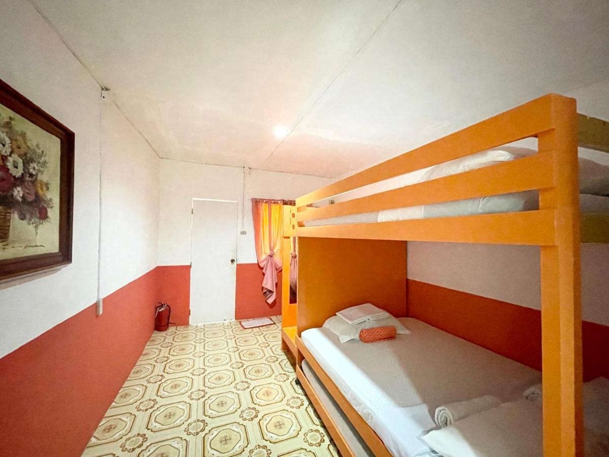 Oyo 899 Merie Diz Sunrise Beach Resort ออสลอบ ภายนอก รูปภาพ
