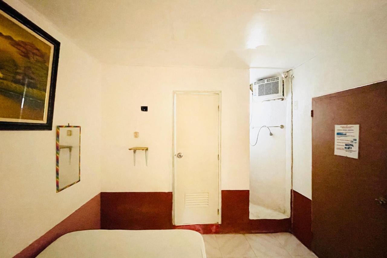 Oyo 899 Merie Diz Sunrise Beach Resort ออสลอบ ภายนอก รูปภาพ